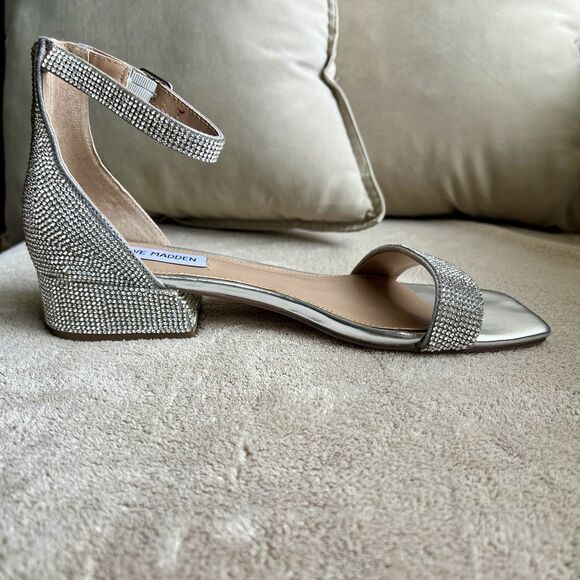 Steve Madden Nava Rhinestone Low Heel Silver Sandal Women 8 M Ankle Strap Square - Picture 2 of 15